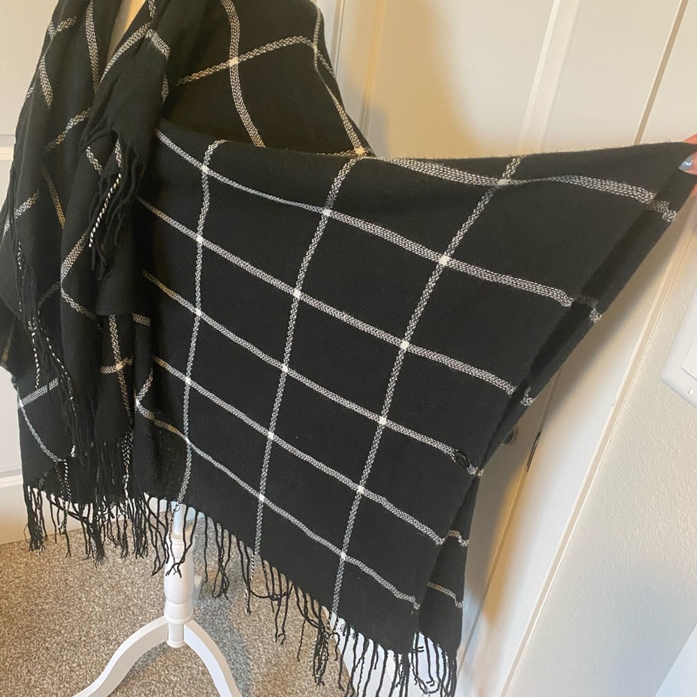 Francesca’s Ruana Shawl, OS - Picture 4 of 7